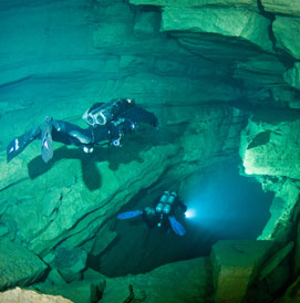 technical cave diving, france