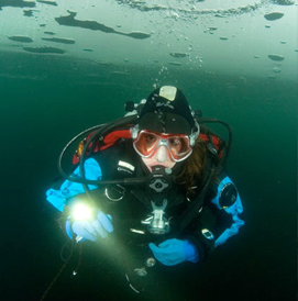 Ice diving course